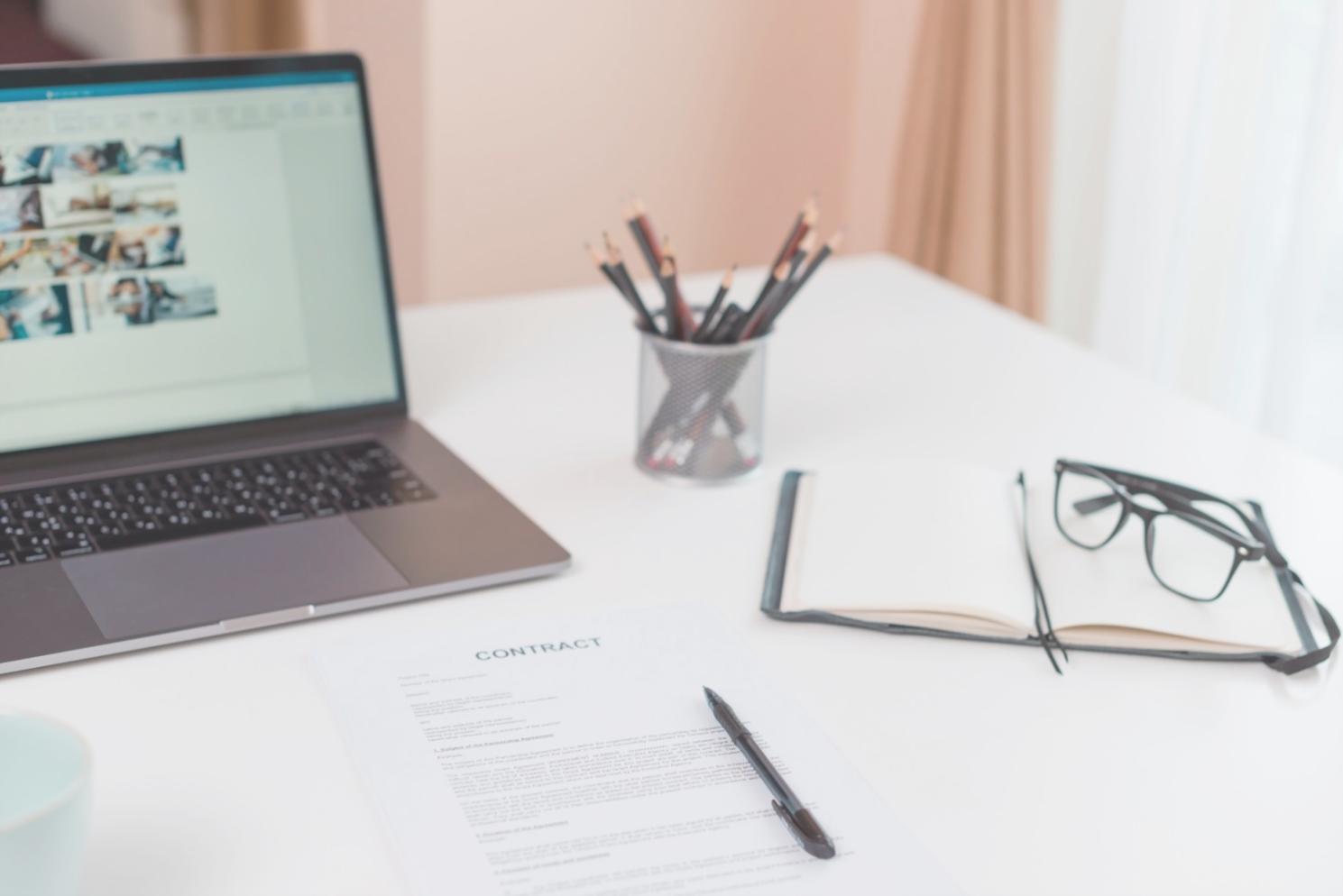 Proceso de auditoría financiera y revisión de documentos